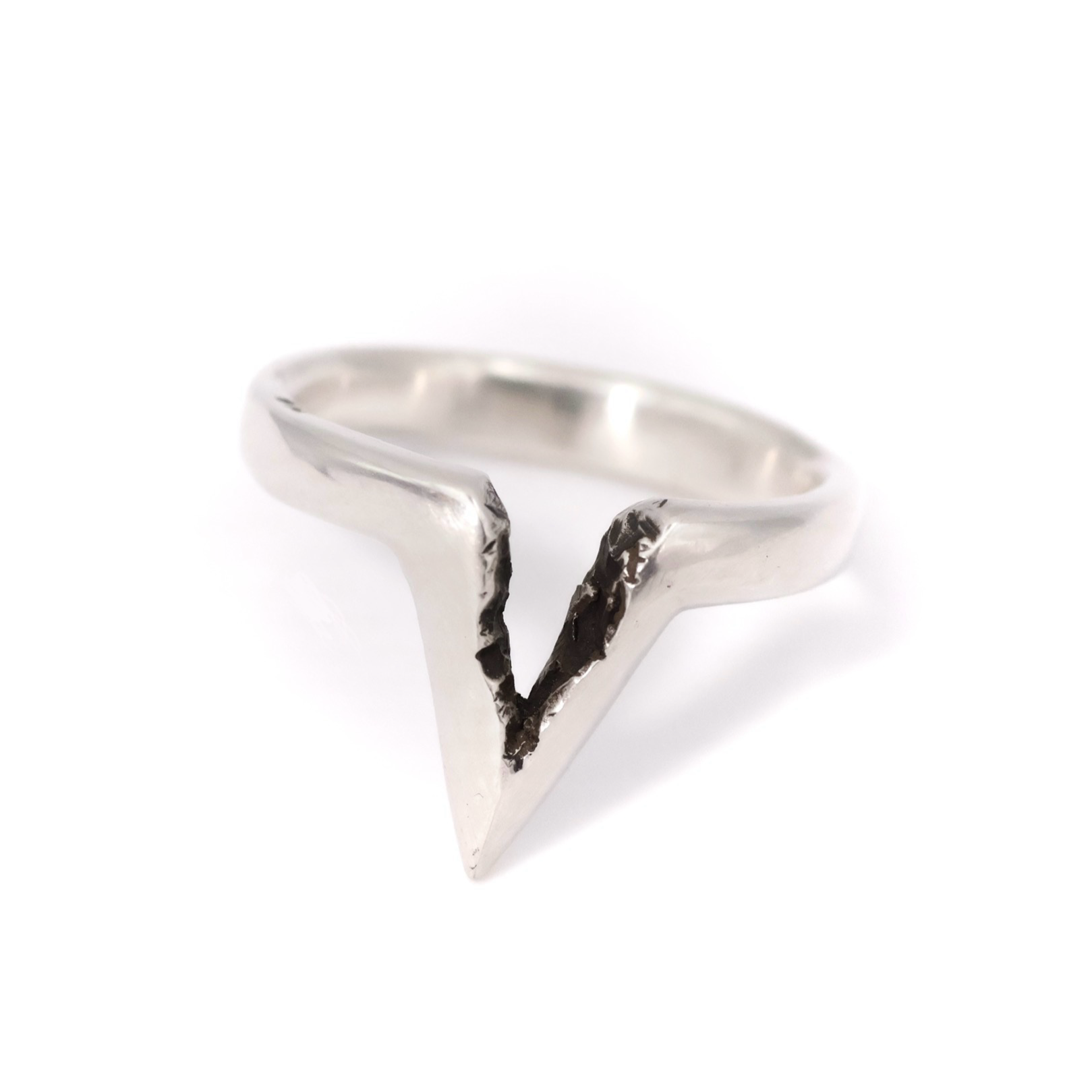 Cracked Spike Ring