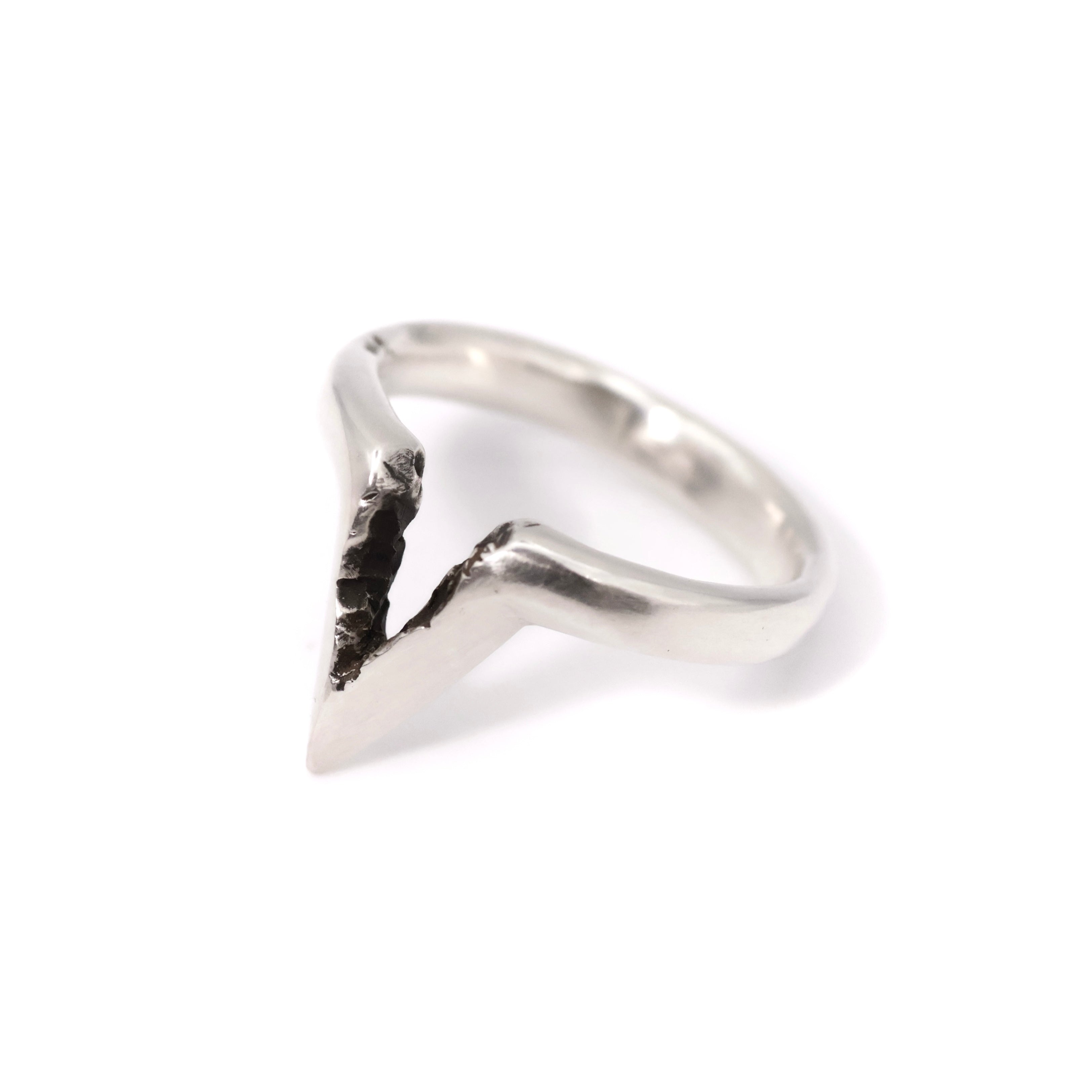 Cracked Spike Ring